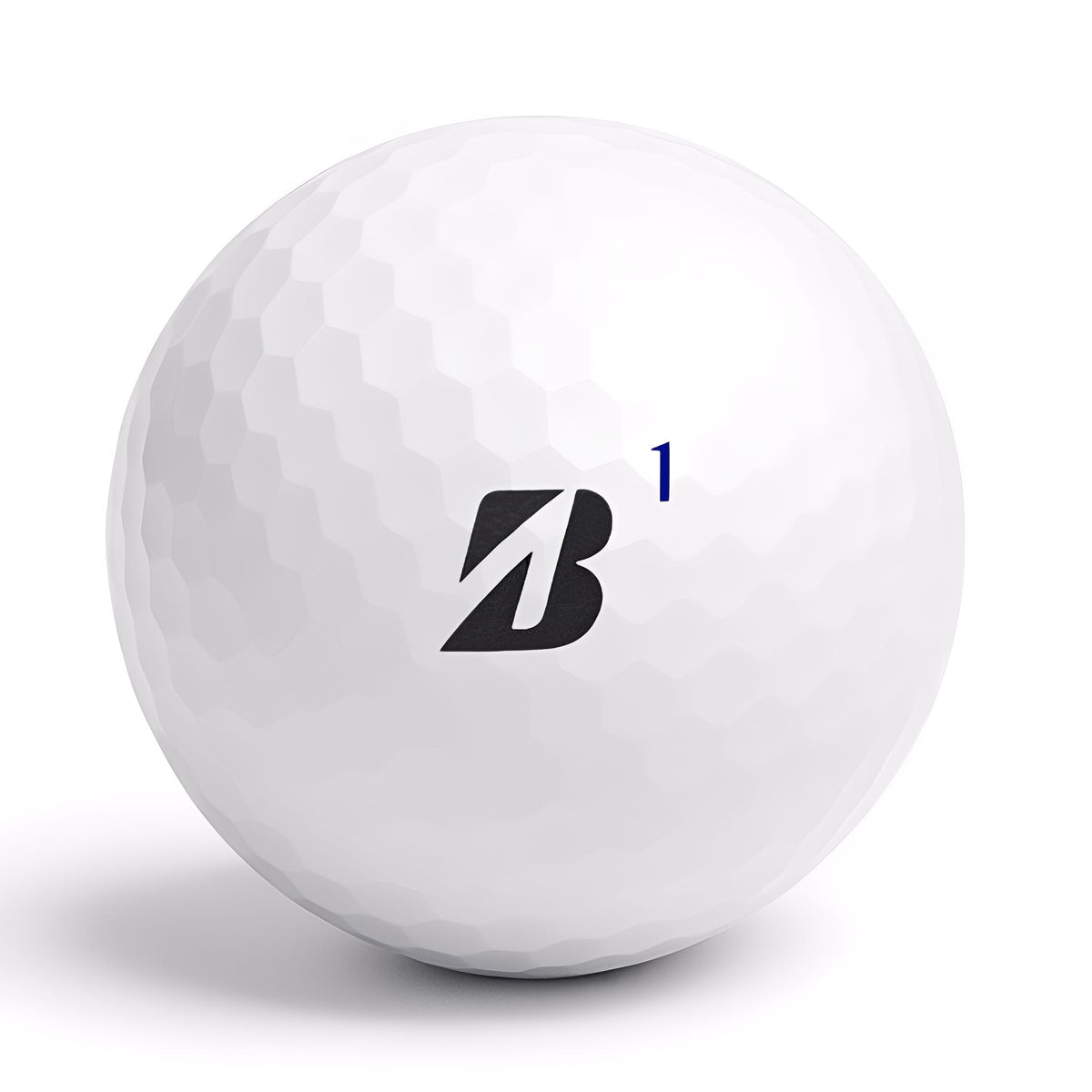 Bridgestone Tour logotyp på golfboll – återvunnen tourboll hos Plikt Golf