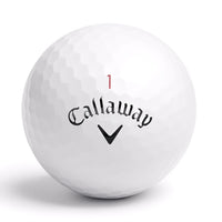 Callaway Chrome Soft logotyp på golfboll – återvunnen premiumboll hos Plikt Golf