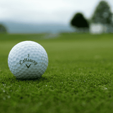 Callaway Mix golfbollar på green – hållbart och prisvärt val för golfare. Hos Plikt Golf