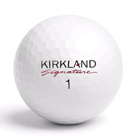 Kirkland Performance+ logotyp på golfboll – återvunnen premiumboll hos Plikt Golf