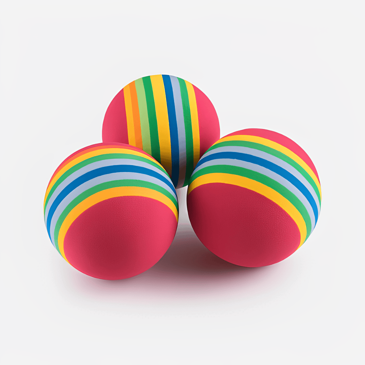 Närbild på practice ball foam träningsboll med regnbågsränder